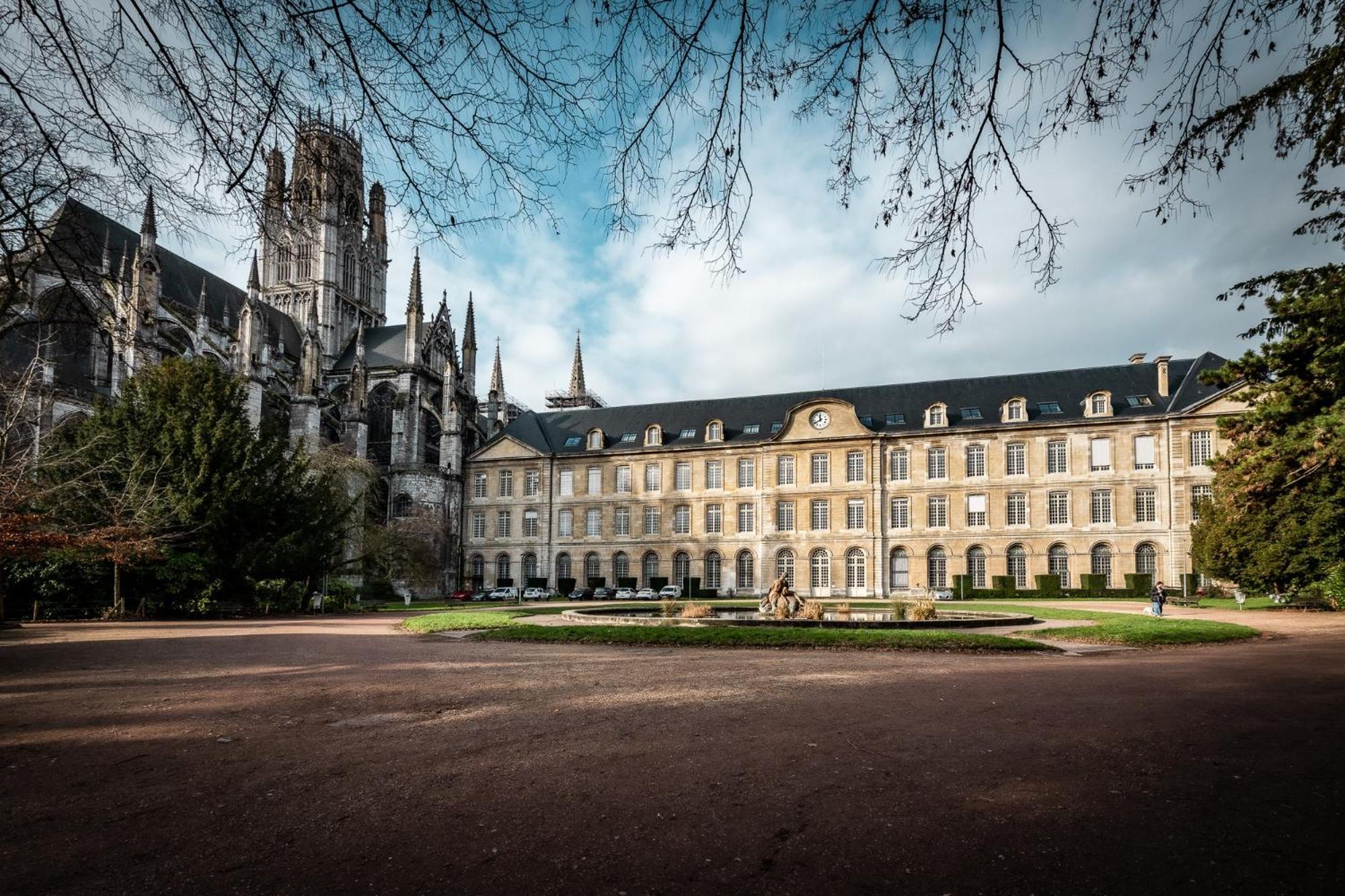 Aux Jardins De L'Hotel De Ville - Appartement Hypercentre Avec Parking Prive Rouen Bagian luar foto